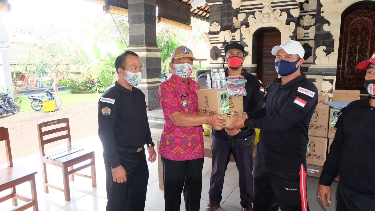 podiumnews.com-Jelang Pilkada Badung, Desa Sulangai Bagikan APD ke Warga